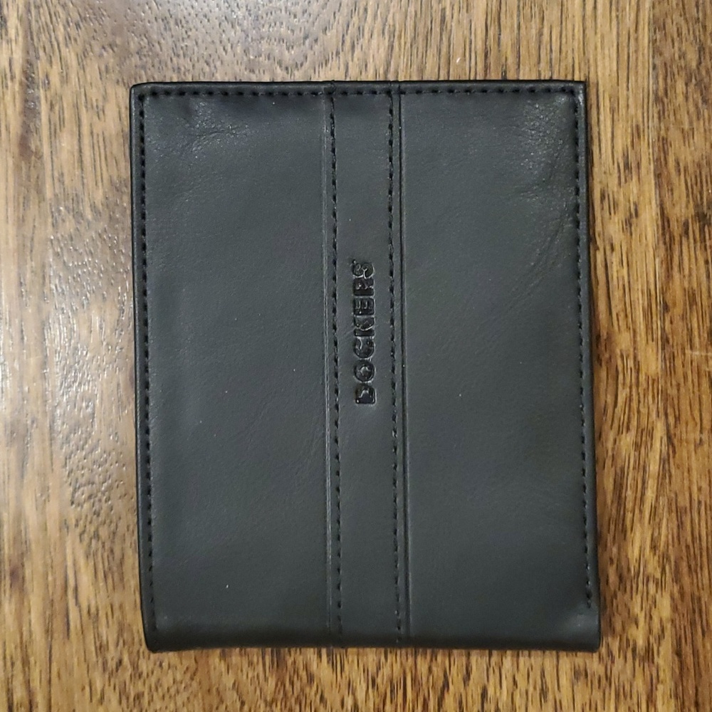Mens Dockers single strip bifold wallet